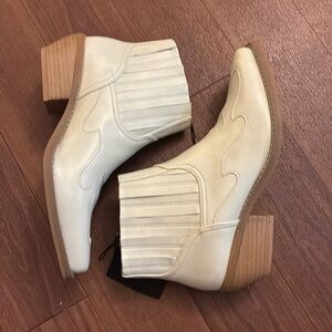Forever 21 western booties